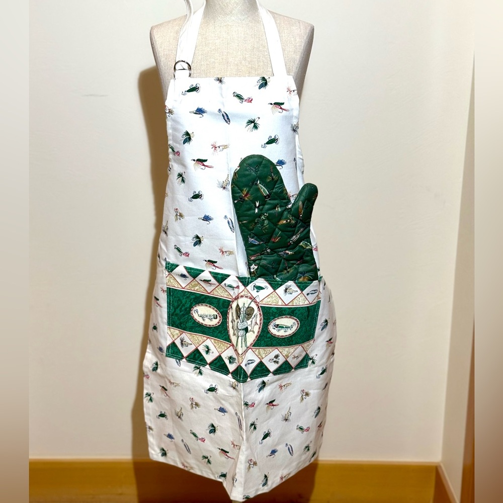 💥NWOT‼️Father’s Day is Coming! Green & White Fly Fishing Apron & Oven Mitt Set🍀